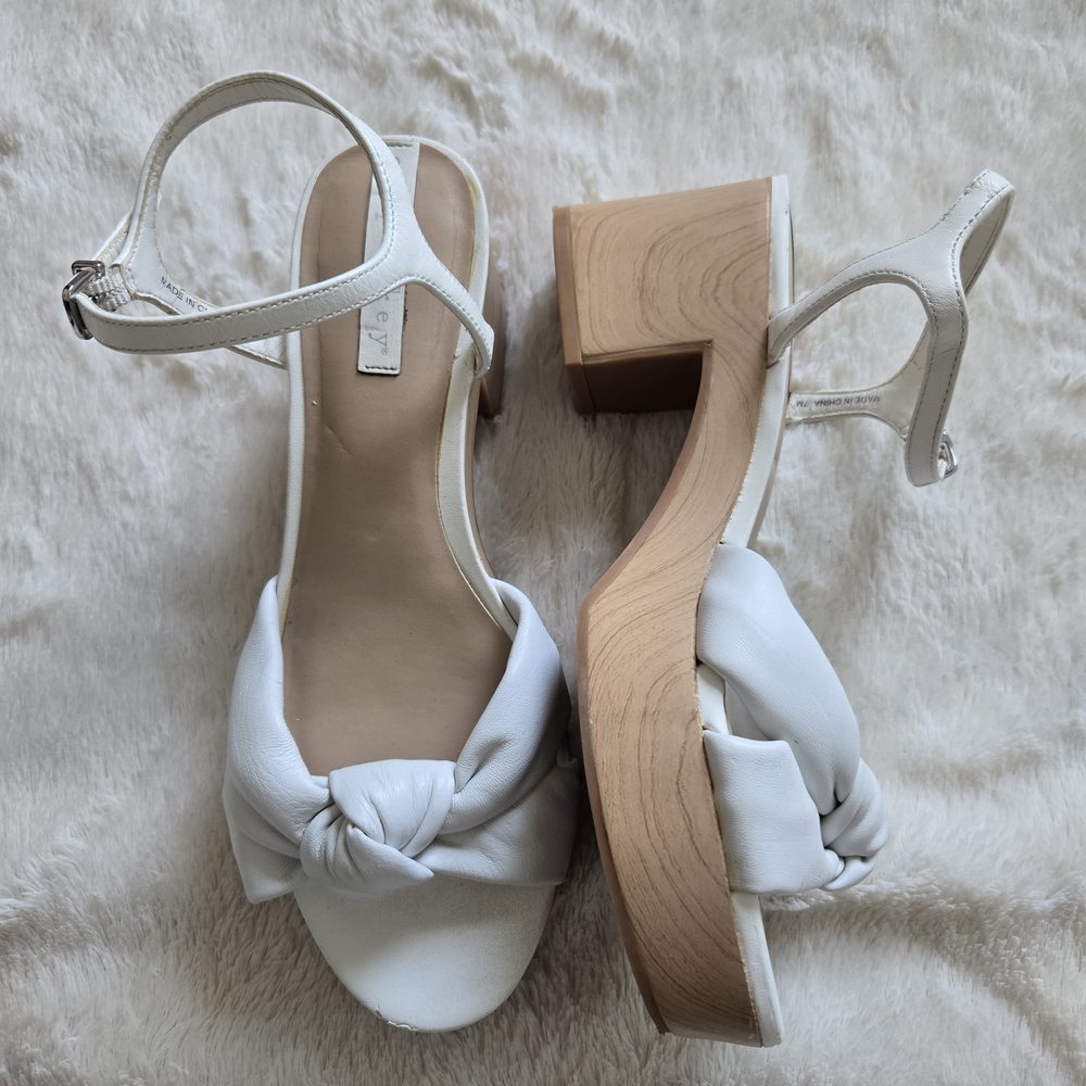 Copper Key White and Tan Sandals with Knotted Detail